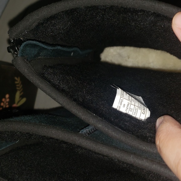 NWOT UGG Classic Short Logo Zip - Picture 11 of 14